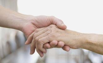 中國(guó)計(jì)生協(xié)：開(kāi)展“暖心行動(dòng)”，加大對(duì)失獨(dú)家庭幫扶力度 