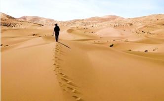 巴丹吉林：沙漠與湖泊共存，每10平方公里不到1人