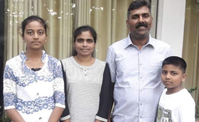 他拦住袭击者，救下300余人自己遇难