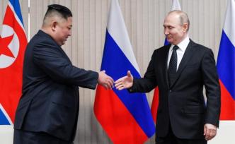 “普金會(huì)”前半場(chǎng)：以微笑握手開(kāi)啟，金正恩稱談話具有建設(shè)性