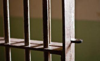 搶奪公交車方向盤致車輛失控，湖南隆回一男子獲刑兩年