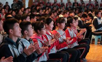 中小學(xué)思政課新的“打開(kāi)方式”：引入社會(huì)熱點(diǎn)，表達(dá)更接地氣