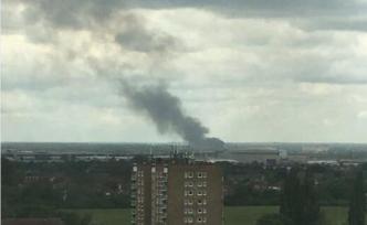 倫敦希思羅機(jī)場附近突發(fā)大火，現(xiàn)場傳來爆炸聲