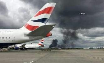 倫敦希思羅機(jī)場外倉庫火災(zāi)，濃煙滾滾