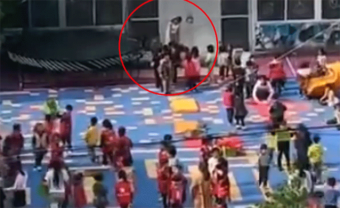 幼师当众推打儿童，涉事园曾为河南省示范