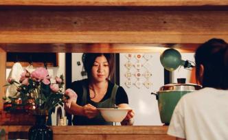 她从独立书店辞职开私房菜馆，一餐只供应三桌