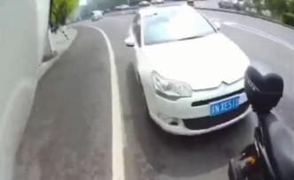 女車主強(qiáng)行并線刮蹭摩托，為路權(quán)“鋼鐵直男”上演京味兒怒懟