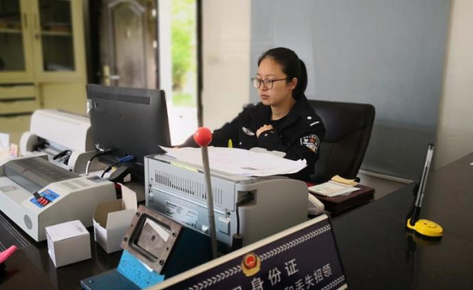 便于務(wù)工返鄉(xiāng)者辦證,90后警花放棄休假
