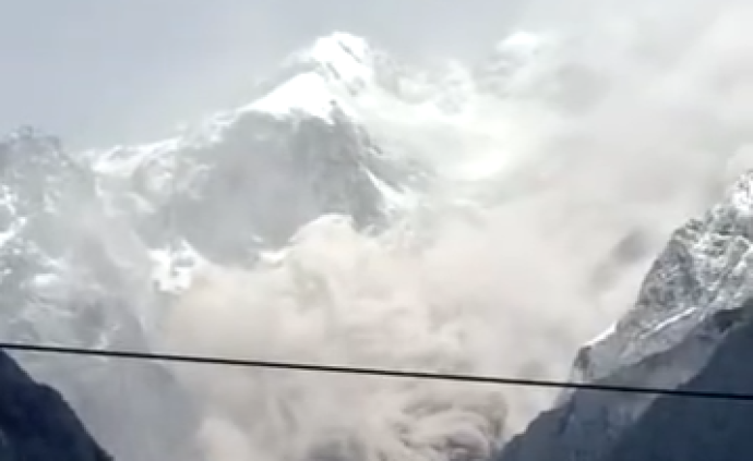玉龍雪山山脈發(fā)生巖石崩塌，無人傷亡