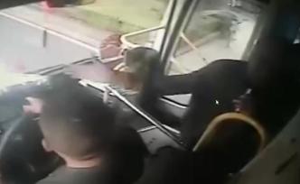 常德一醉酒大爷殴打公交司机及他人，警方：已刑事拘留