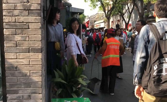 假期景區(qū)垃圾劇增，環(huán)衛(wèi)工：別亂丟就行