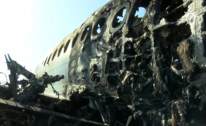 俄航迫降機長：被閃電擊中迫降后起火