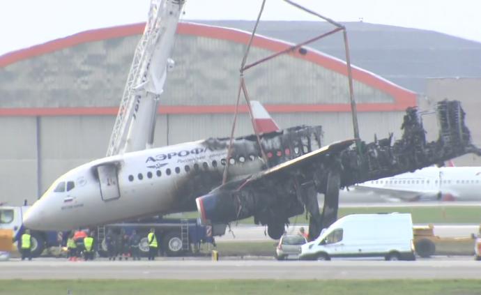 俄航客機(jī)黑匣子損毀嚴(yán)重，殘骸已運(yùn)走