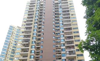 廣西南寧一女子半年來每天陽臺大聲放歌，有鄰居無法忍受搬家