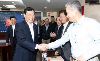 上海市長(zhǎng)應(yīng)勇調(diào)研市應(yīng)急管理局、醫(yī)保局和退役軍人事務(wù)局