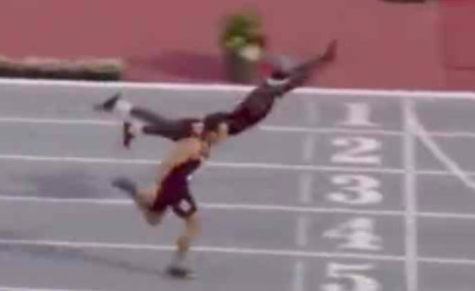 鱼跃冲线!这个美国小伙太拼了