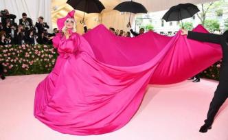 Met Gala：“那很不自然吗？当然！”