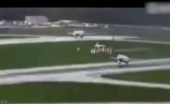 俄航迫降新監(jiān)控：跑道彈跳三次后起火