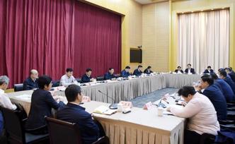 李强在区委书记座谈会上划重点：要始终把发展作为第一要务