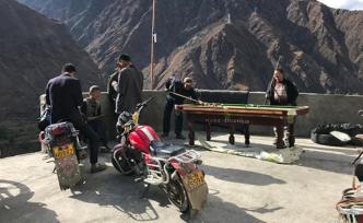 以山為鄰，以火為敵：涼山村民生存圖景實(shí)錄