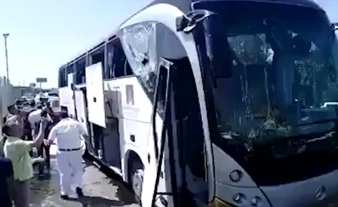 埃及旅游大巴遇爆炸袭击现场:已16伤