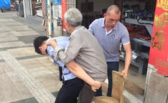 暖聞｜八旬老人遇車禍腿部被車輪壓住，警民合力抬車救人 ?