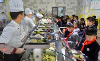 辣條受追捧、八成學(xué)生愛(ài)吃肉，上海兩名小學(xué)生為校園飲食建言