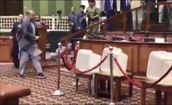 政見不合，提刀來見：阿富汗議會陷混亂