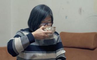 一個(gè)著名的“媽媽”和她的重刑犯“兒子”們