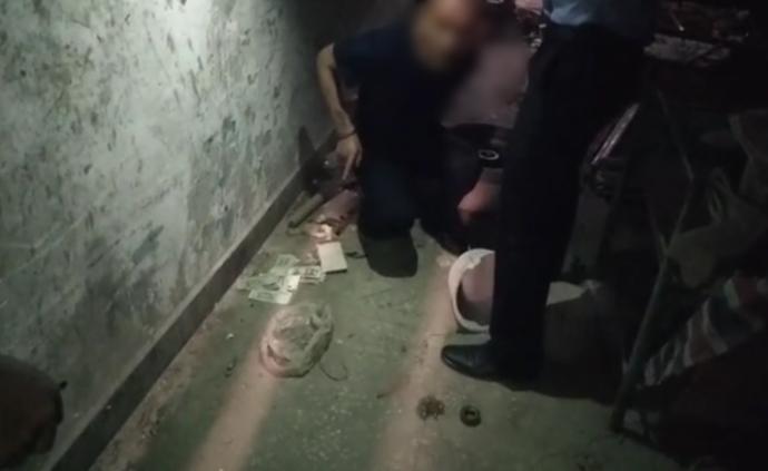 賣面老人被搶2萬(wàn)元，嫌犯邊逃邊扔零錢