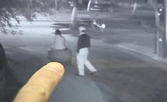 猥瑣男拖女子進樹林， 送餐外賣小哥制止