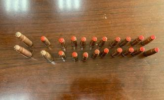 小伙想把劇組道具帶回家收藏，攜22發(fā)空包彈乘火車被行拘