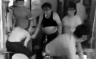 外賣騎手嫌廚師出單慢頻頻催單，引發(fā)打斗兩人雙雙受傷