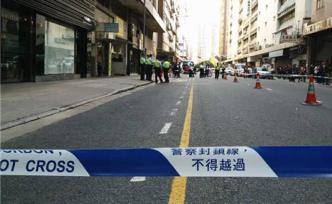 香港一輛校車撞向街邊建筑棚架，至少12名學(xué)童受傷