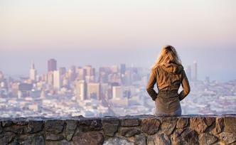 故鄉(xiāng)的異鄉(xiāng)人：到不了的叫遠方，回不去的是故鄉(xiāng)