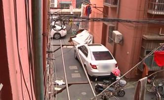 男子和鄰居鬧矛盾，車在小區(qū)被堵43天
