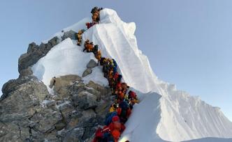 “堵”在珠峰：感覺像在賭命