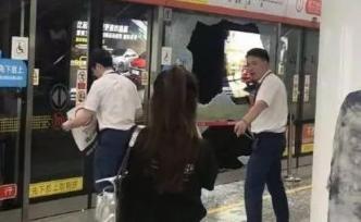 杭州一地鐵站臺(tái)一塊固定玻璃門突然炸裂，無乘客受傷