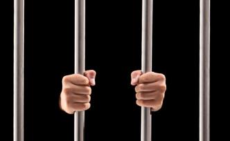 湖南新邵一老人捅死同村村民，警方接警半小時(shí)后抓獲嫌疑人