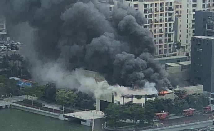 深圳一船艇研发基地大火,浓烟滚滚