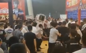 拉觀眾引沖突，兩裝修公司活動現(xiàn)場互毆