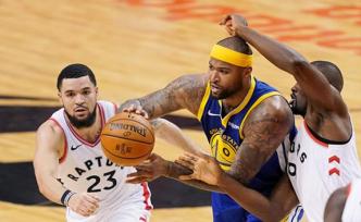 当勇士面临危急时刻，挺身而出的竟是“熊孩子”考辛斯