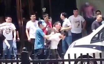 貴州畢節(jié)金沙縣警方通報(bào)持刀傷人事件：嫌疑人因拮據(jù)鋌而走險(xiǎn)