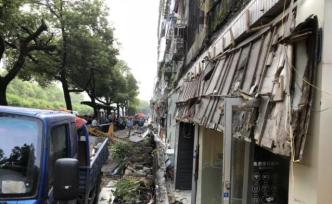 杭州一小區(qū)沿街商鋪外挑檐溝塌落，住建部門：正調(diào)查原因