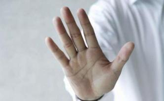 68次違規(guī)組織干部在食堂公款吃喝，海南一行長被免職