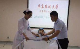 华政女生车祸后盼如期答辩，教授们在医院为其举行论文答辩会