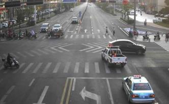 高郵1周歲女孩誤舔農(nóng)藥瓶中毒，警車為出租車開道及時送醫(yī)