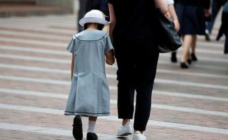 圖集｜川崎持刀傷人事件后：民眾自發(fā)哀悼，家長陪護孩子上學