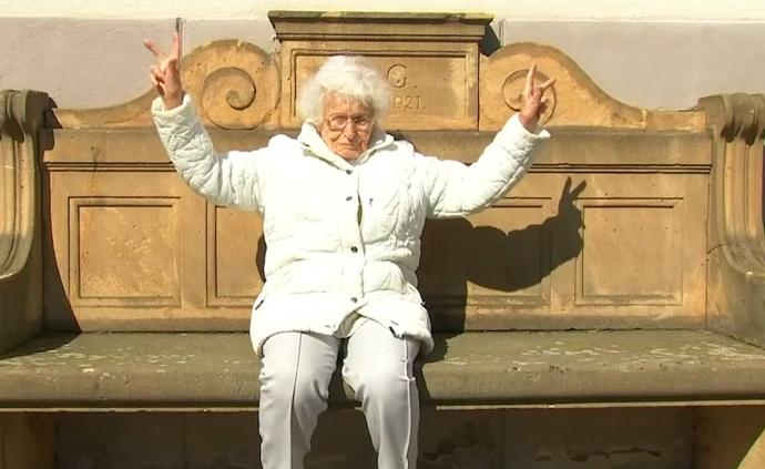 德国100岁奶奶当镇议员,只为重建泳池