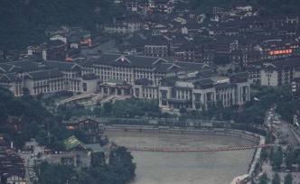 起底多面袁仁国：堂弟说“他从没帮过忙”，有人为他祭祖修路